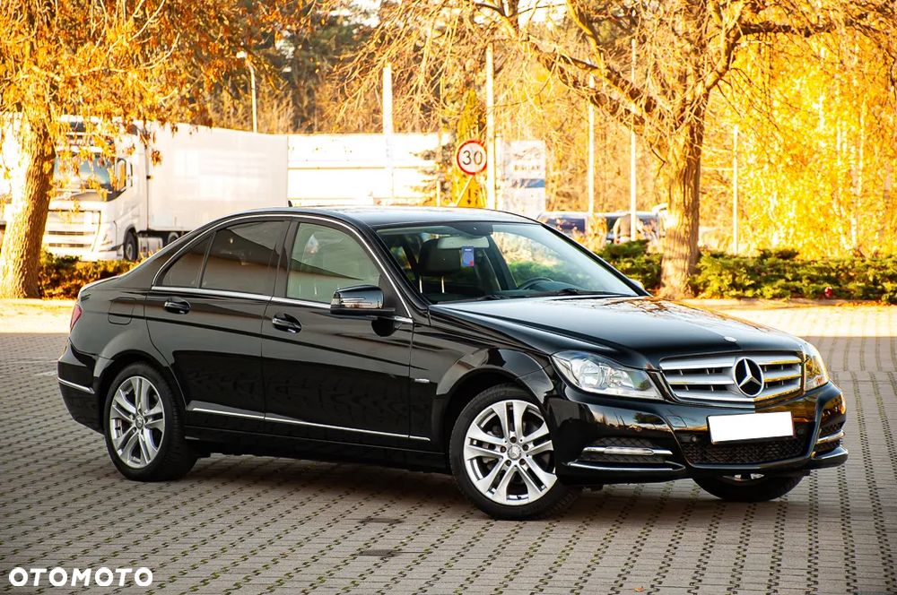 Mercedes-Benz Klasa C 180 T BlueEFFICIENCY Avantgarde - 3