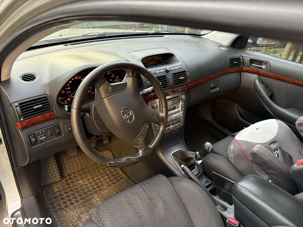 Toyota Avensis - 4