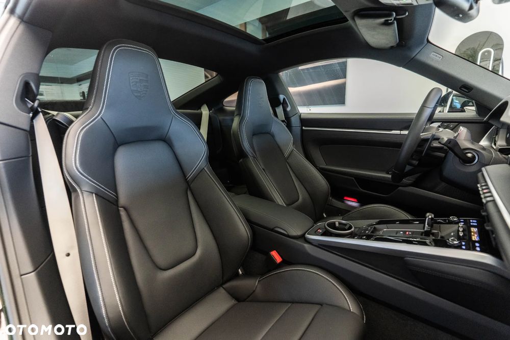 Porsche 911 Carrera 4S - 15