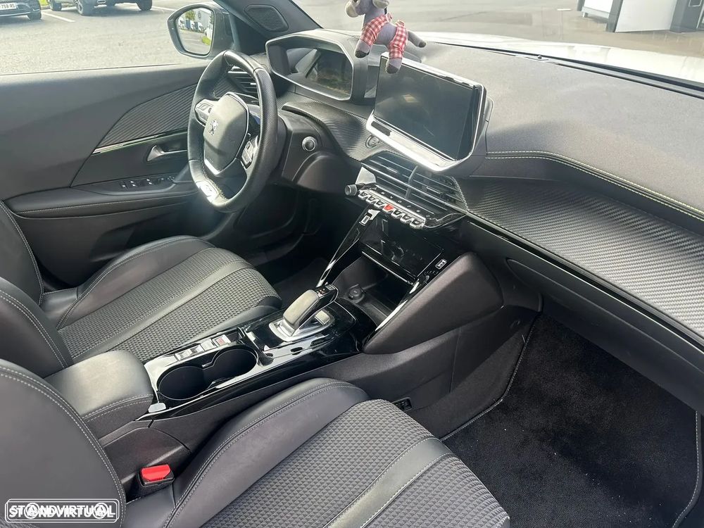 Peugeot e-2008 50 kWh GT - 5