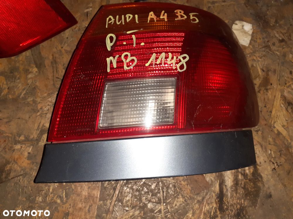 LAMPA TYLNA TYŁ PRAWY PRAWA AUDI A4 B5 - 1