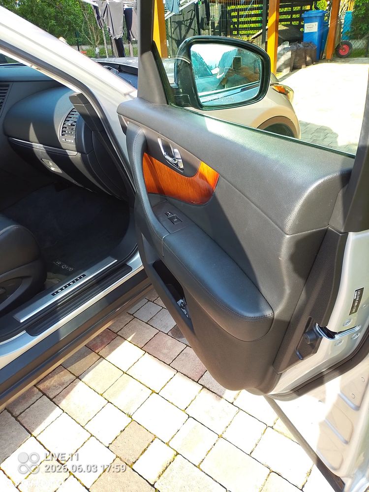 Infiniti QX70 - 25