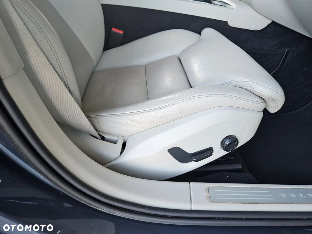 Volvo S90 D3 SCR Momentum Pro - 27