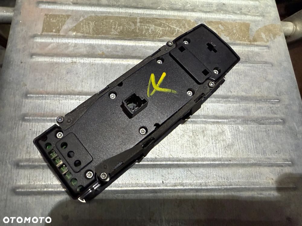 Przełącznik panel lusterek Mercedes B-Klasa W246 lewy przód OE - 2