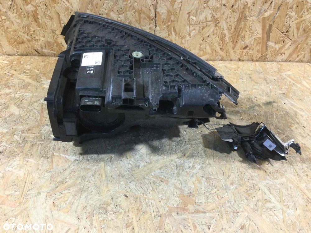 LAMPA PRAWA Mercedes EQS A2979067202 - 6