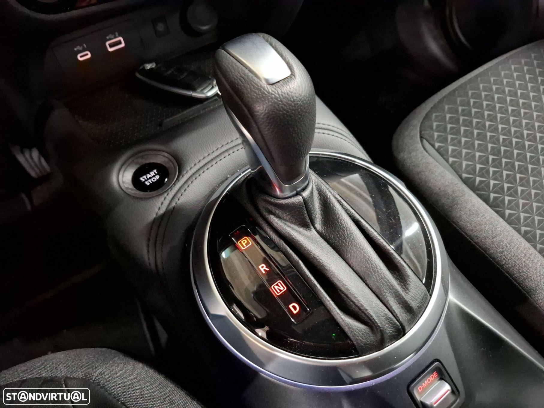 Nissan Juke 1.6 Hybrid N-Connecta Two Tone - 18