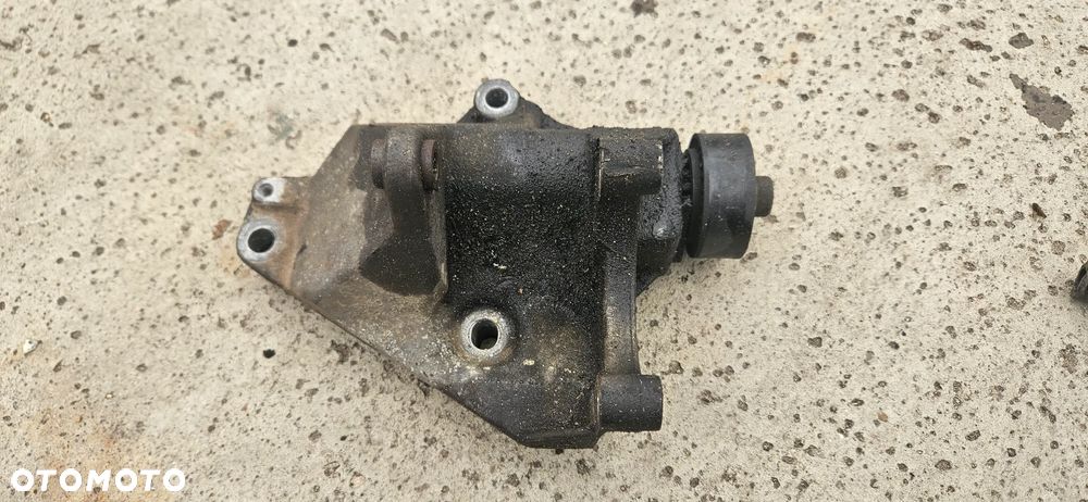 Łapa mocowanie silnika Renault Clio II 1,2 16V 2001r 7700871342 - 2