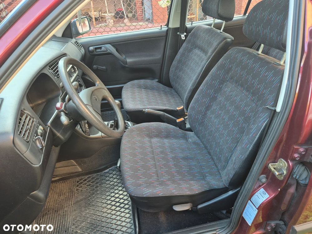 Volkswagen Golf 1.6 CL - 10