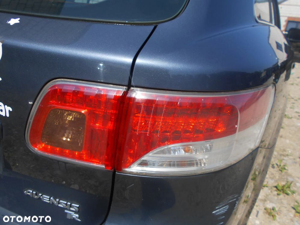 TOYOTA AVENSIS  T27 2009-2012R 2012R KOMBI KOD LAKIERU 8U5 1.8 VVT-I BENZYNA  A2ZR-T12U  108KW 146 KM SILNIK SKRZYNIA  BIEGOW EC60 BLOTNIK DZWI MASKA KLAPA ZAWIESZENIE LAMPY  ROLETA  HAK ZDERZA CZUJNIKI PDC GRILL PODSUFITKA - 10