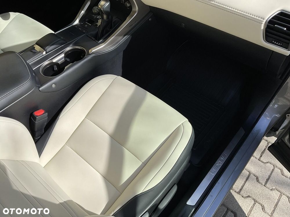 Lexus NX 300 F Impression AWD - 10
