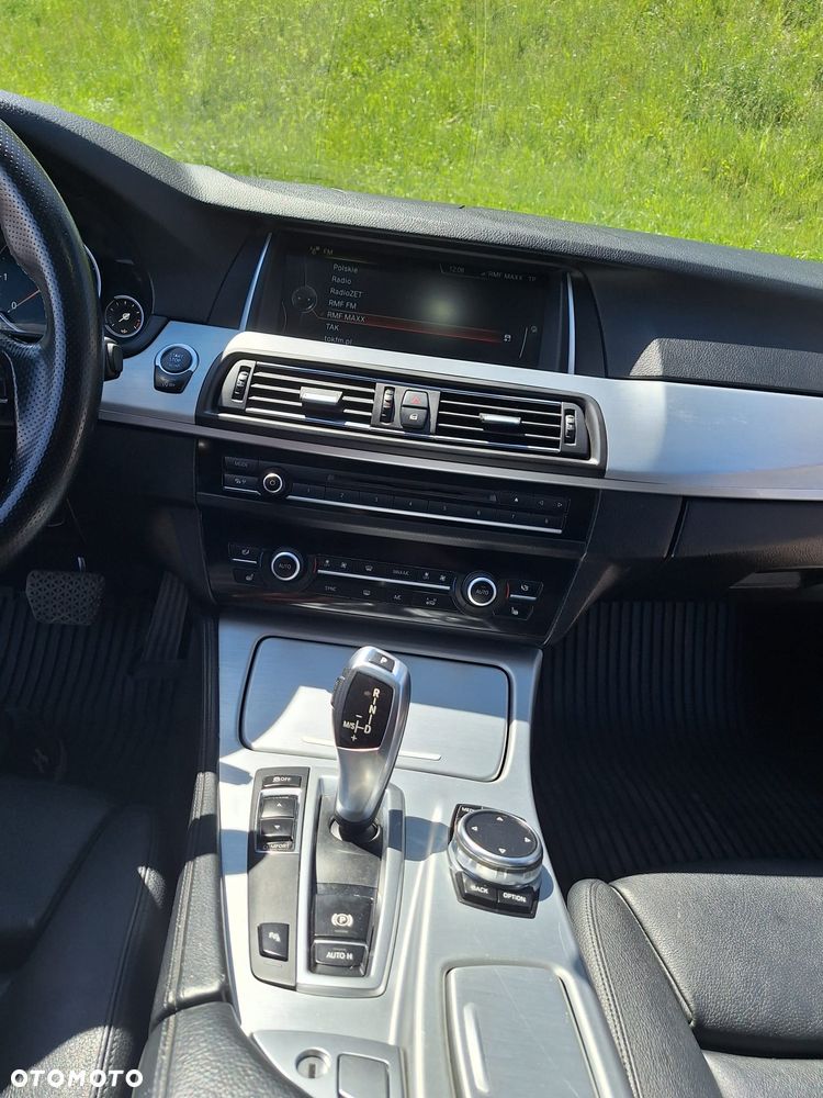 BMW Seria 5 525d xDrive Luxury Line - 11