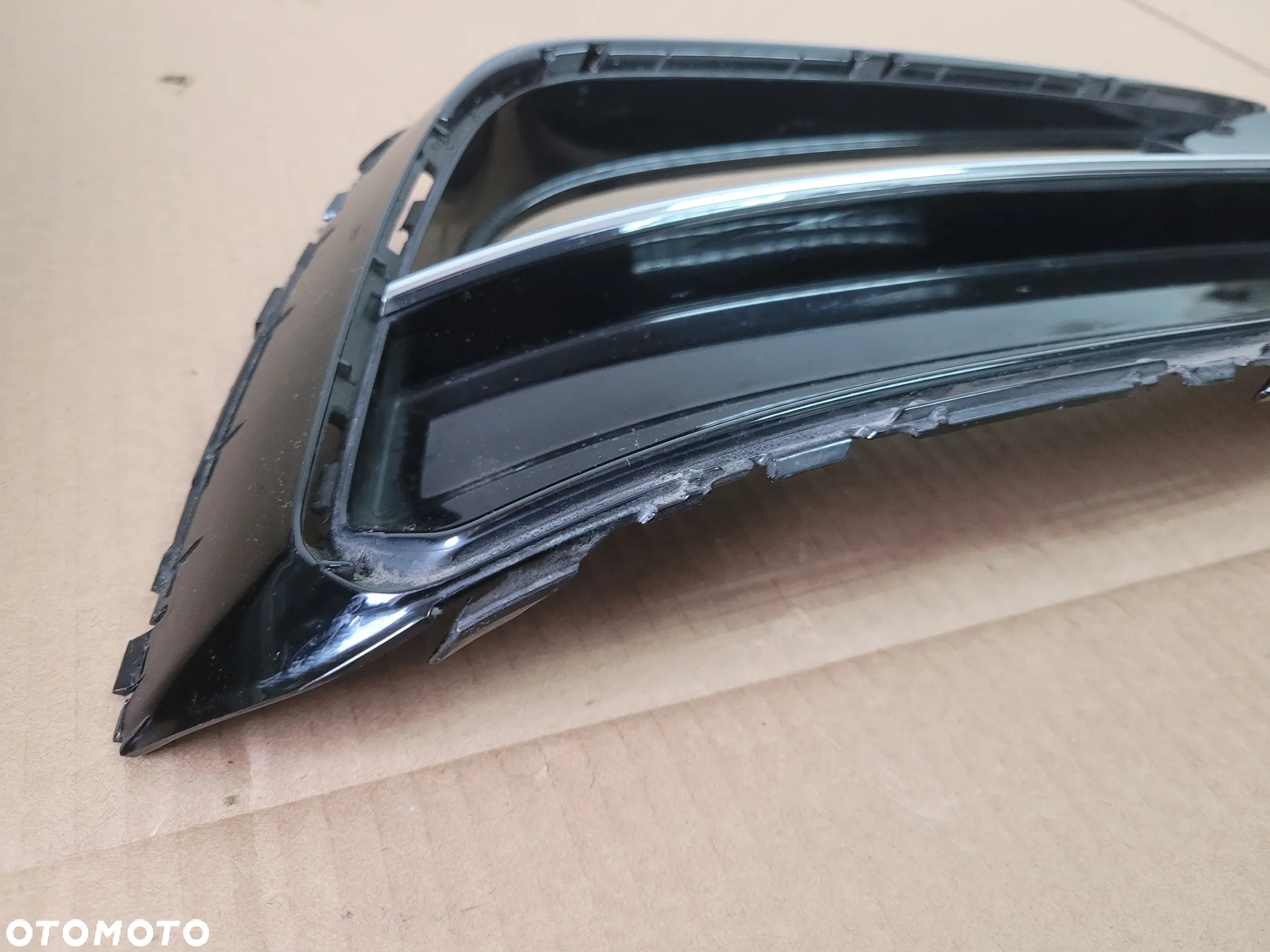KRATKA ZDERZAKA CHROM PRAWA VW PASSAT B8 R-LINE 3G0353666F - 2