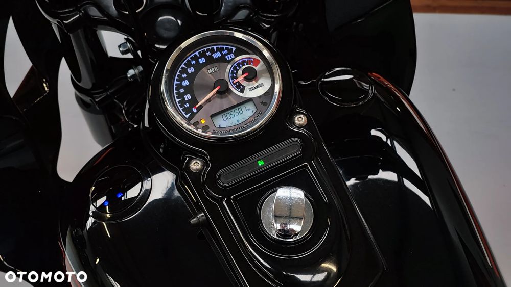 Harley-Davidson Dyna - 30