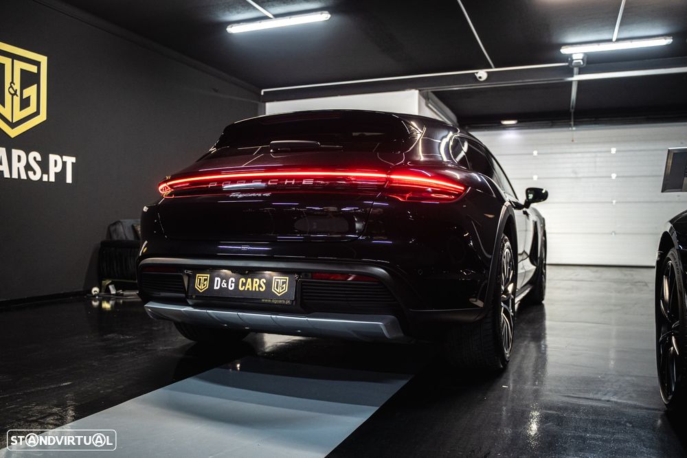 Porsche Taycan Cross Turismo 4 - 22