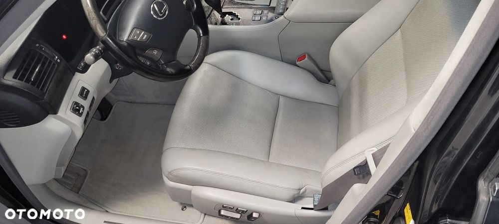 Lexus LS 460 Prestige - 12