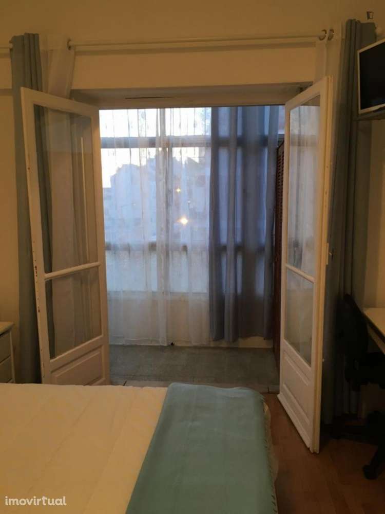 Quarto - localizado em Ajuda Lisbon - Grande imagem: 5/14