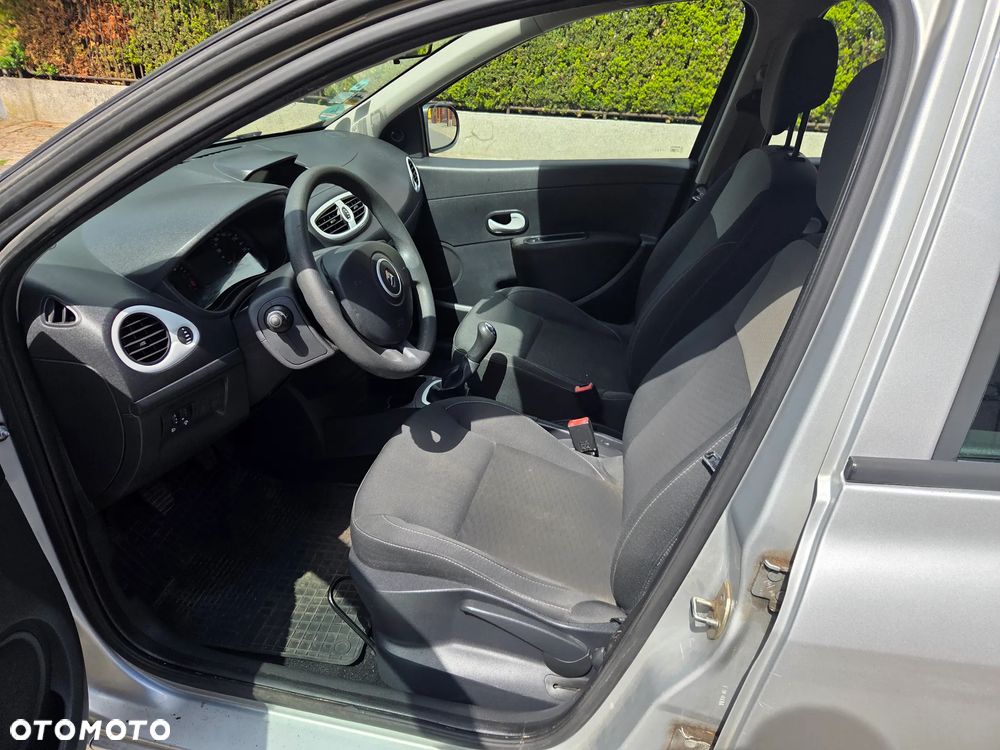 Renault Clio - 23