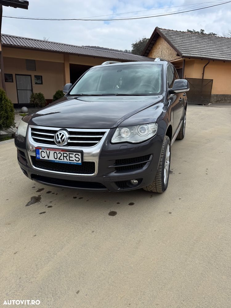 Volkswagen Touareg - 1