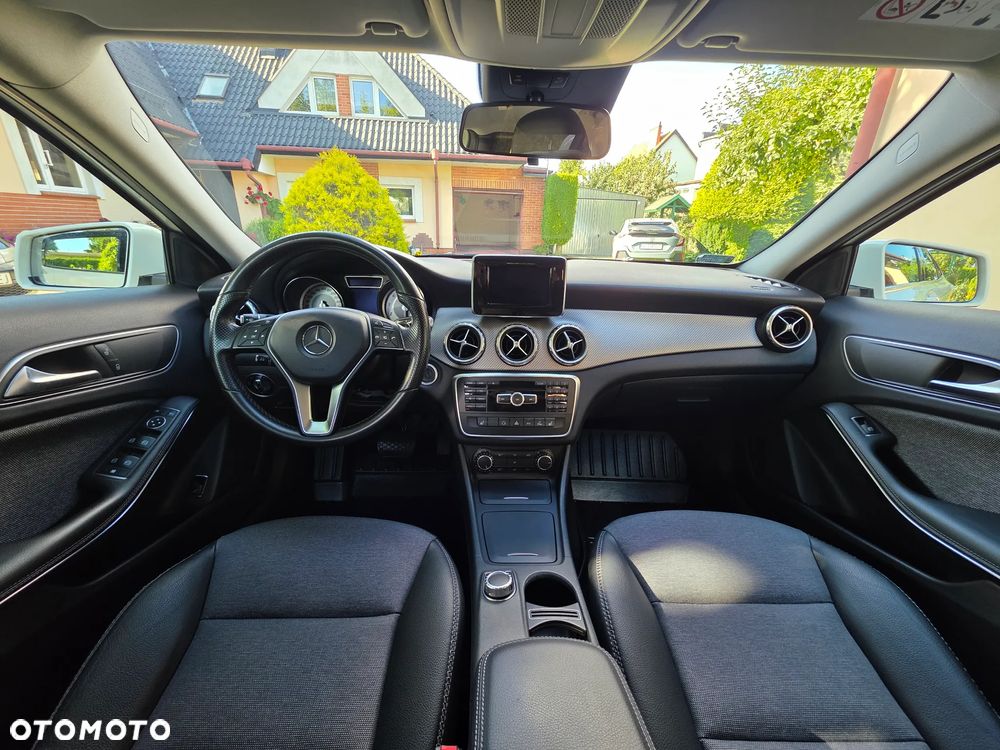 Mercedes-Benz GLA - 14
