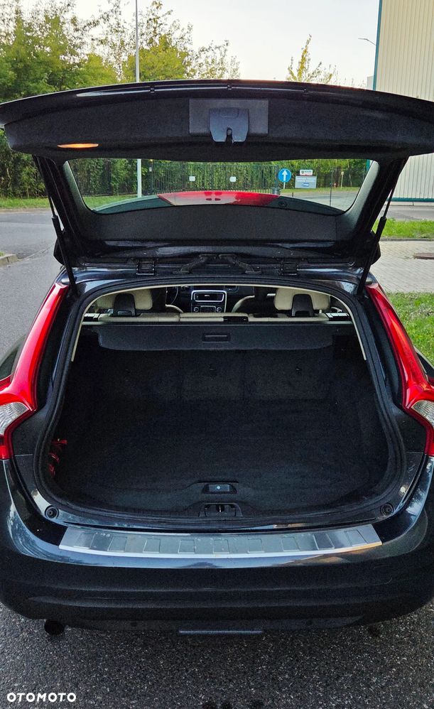Volvo V60 D4 Summum - 9