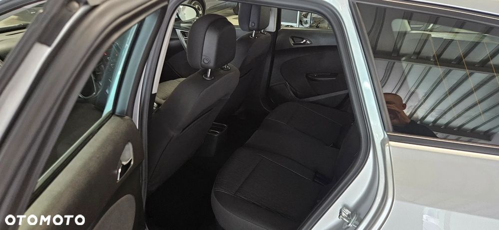 Opel Astra 1.4 T Enjoy - 9