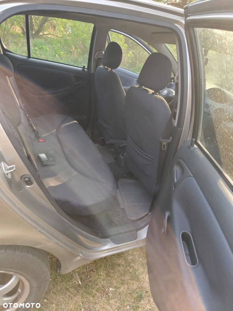 Toyota Yaris - 9