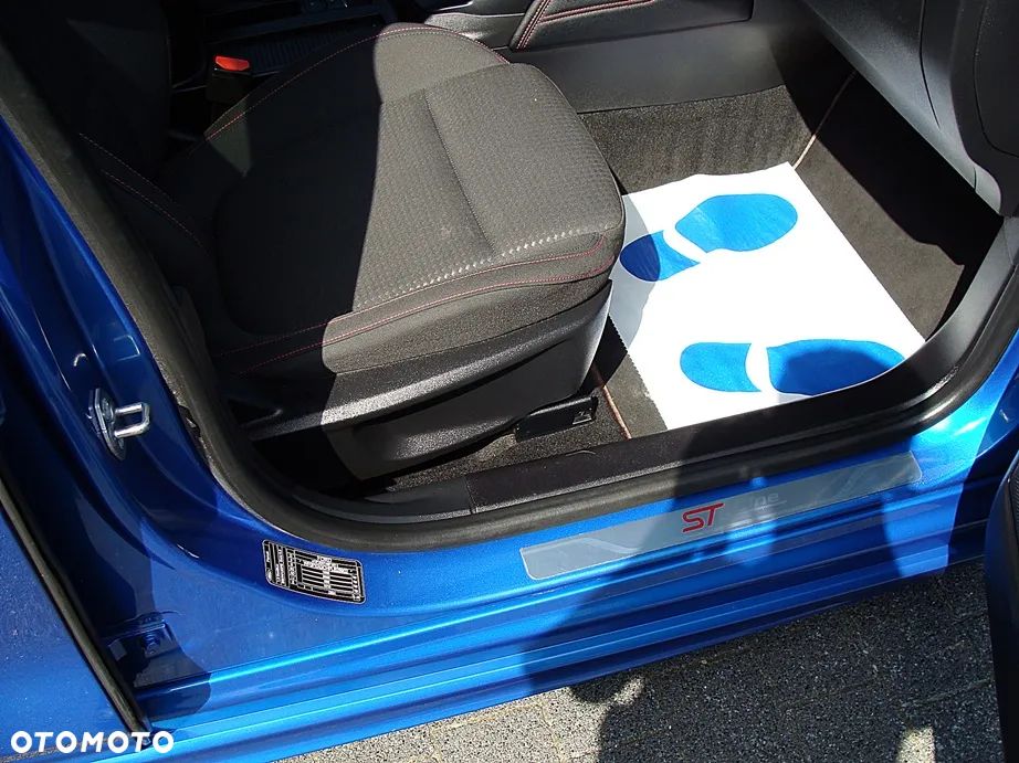 Ford Focus 1.5 EcoBlue Start-Stopp-System ST-LINE STYLE - 12