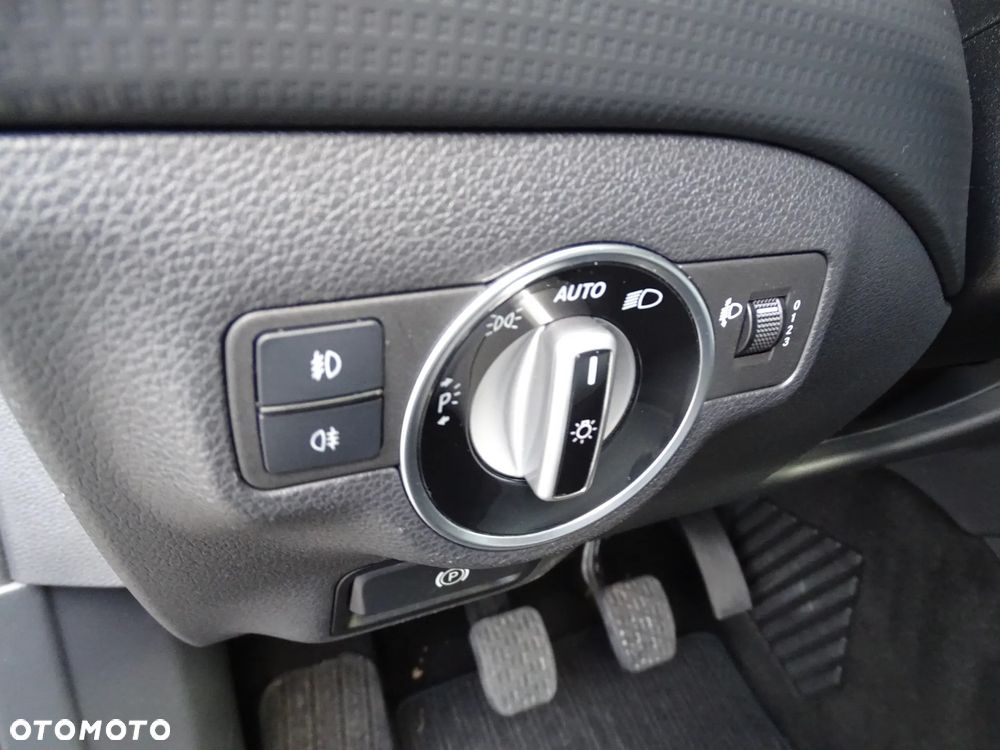 Mercedes-Benz Klasa A 180 (BlueEFFICIENCY) Urban - 28