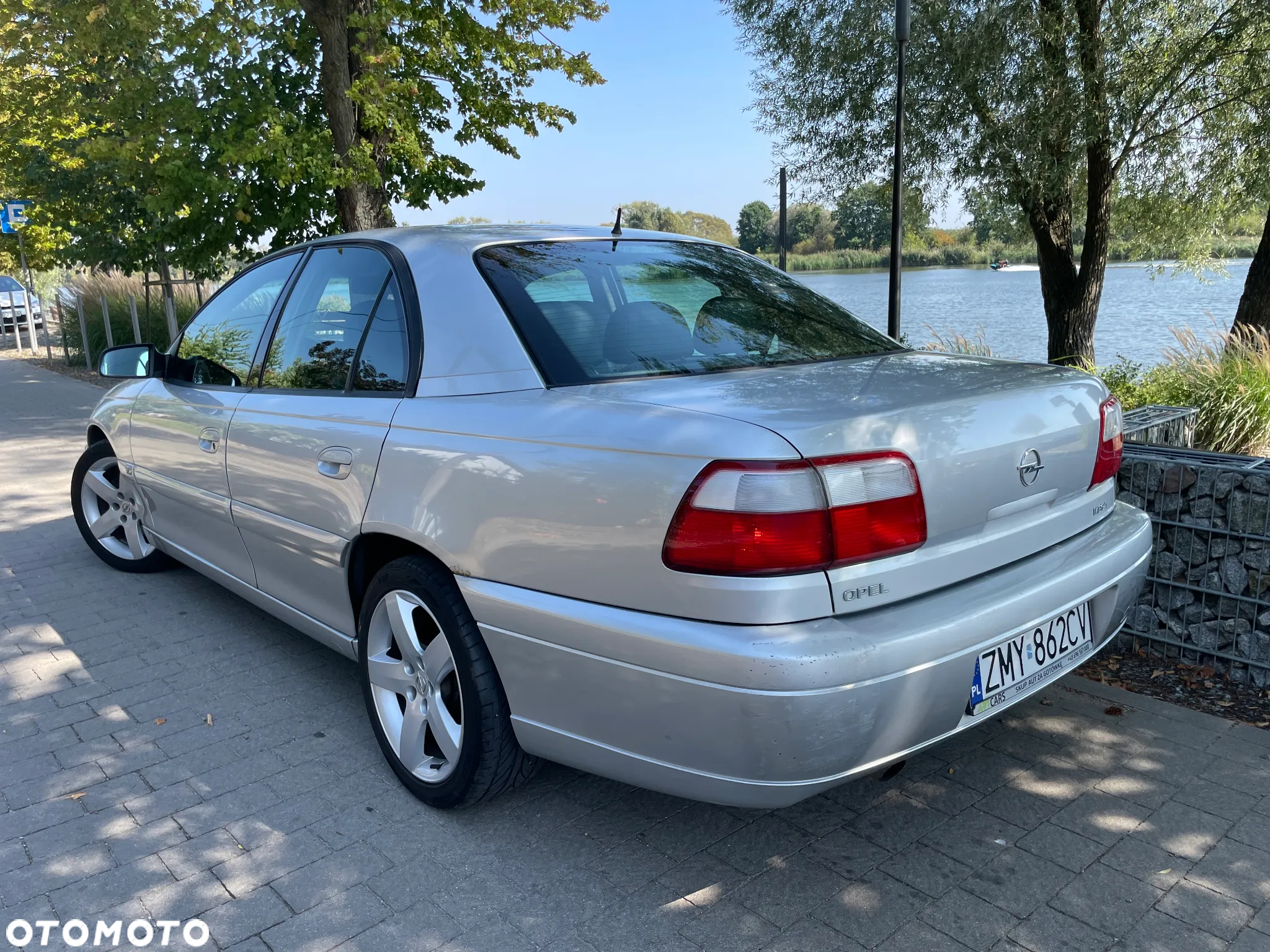 Opel Omega 2.5 Sport - 10