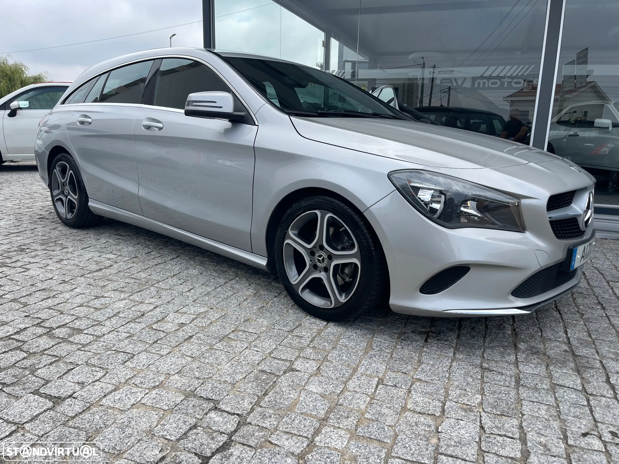 Mercedes-Benz CLA 200 Shooting Brake d - 3