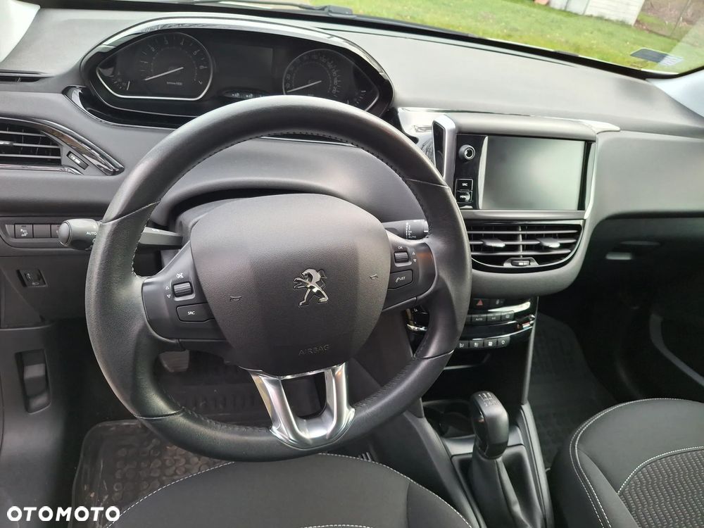 Peugeot 208 1.2 PureTech Allure - 8