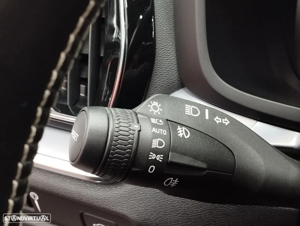 Volvo V60 2.0 D4 Momentum Plus - 26