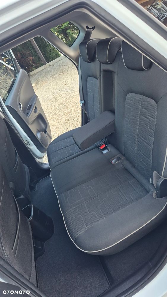 Kia Venga - 27