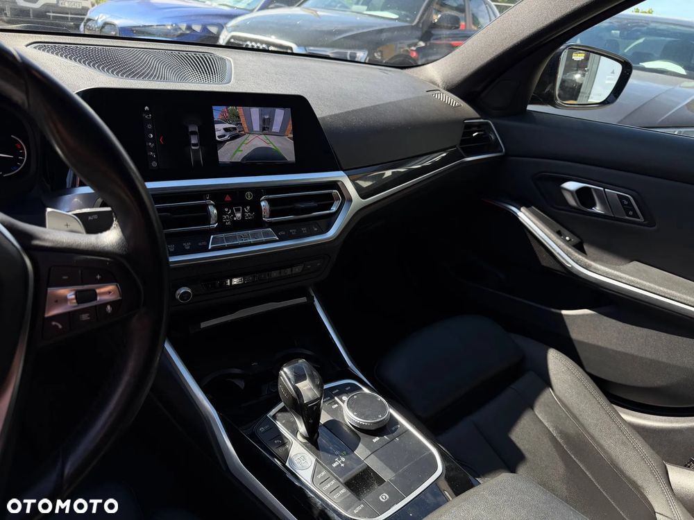 BMW Seria 3 330i M Sport - 17