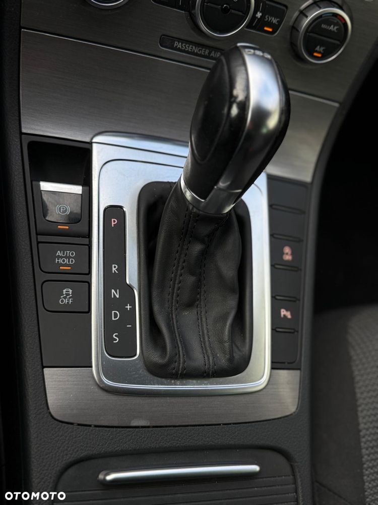 Volkswagen Passat 2.0 TDI SCR DSG Comfortline - 8