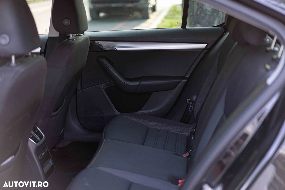 Skoda Octavia 1.6 TDI DSG Ambition - 14