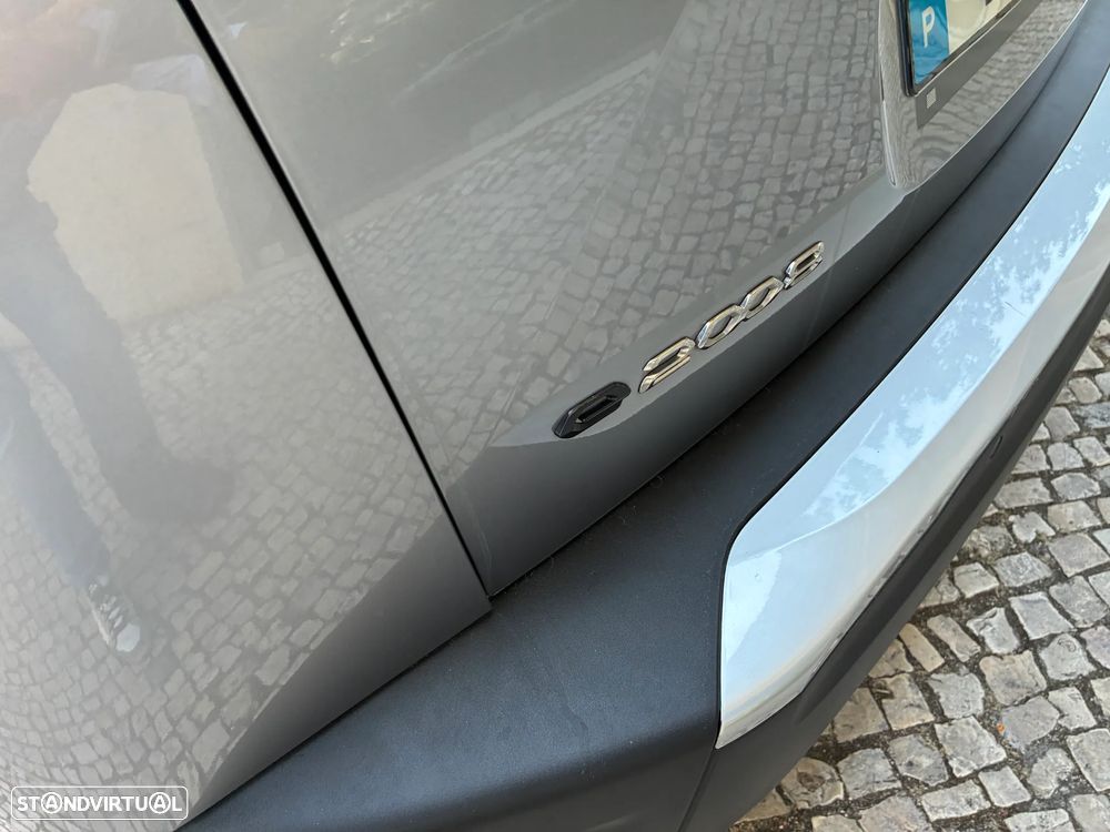 Peugeot e-2008 50 kWh Active Pack - 9