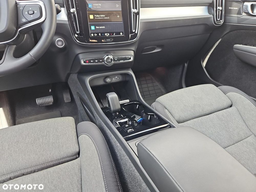 Volvo XC 40 B3 Plus Dark - 25
