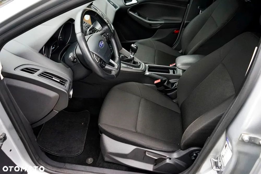 Ford Focus 1.5 TDCi SYNC Edition - 17