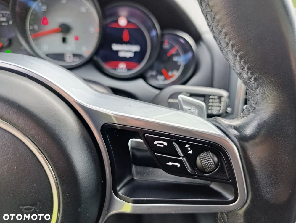 Porsche Cayenne S Platinum Edition - 25