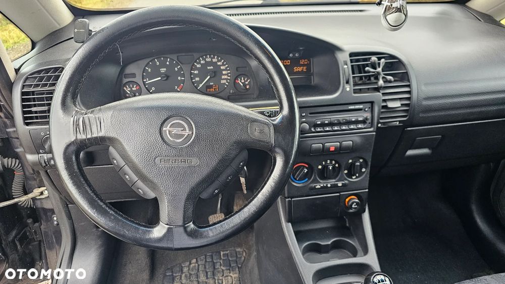 Opel Zafira 1.8 16V Comfort - 12