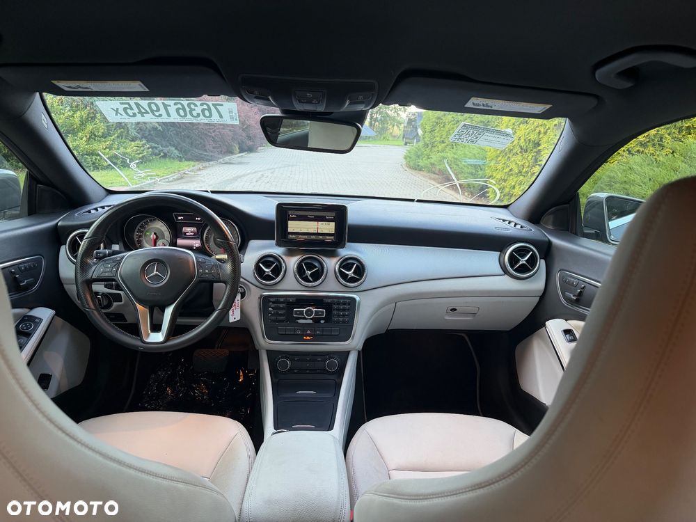 Mercedes-Benz CLA 250 7G-DCT - 17