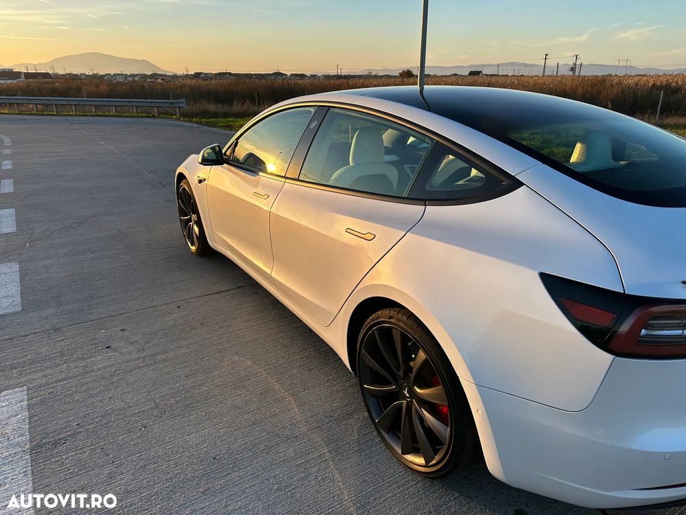 Tesla Model 3 - 35
