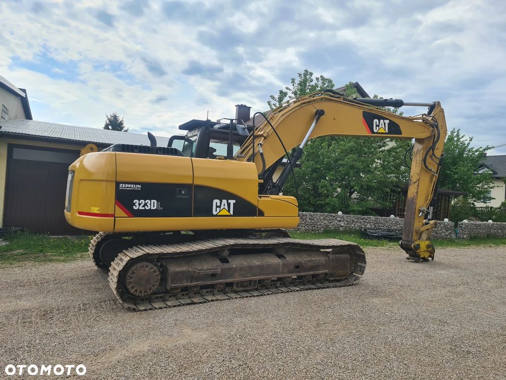 Caterpillar 323 D - 2