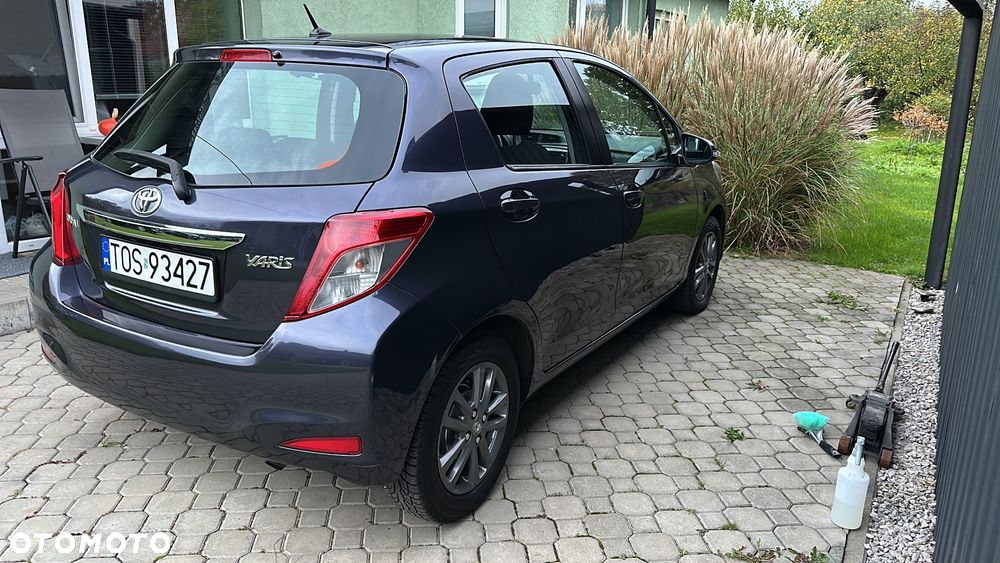 Toyota Yaris 2011 photo 2