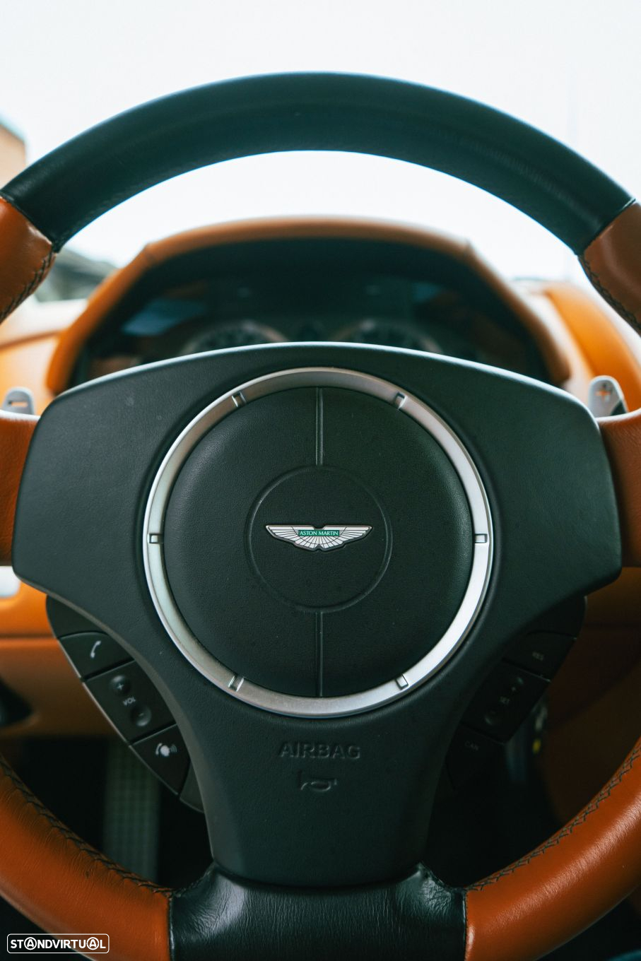 Aston Martin Vantage Roadster - 12