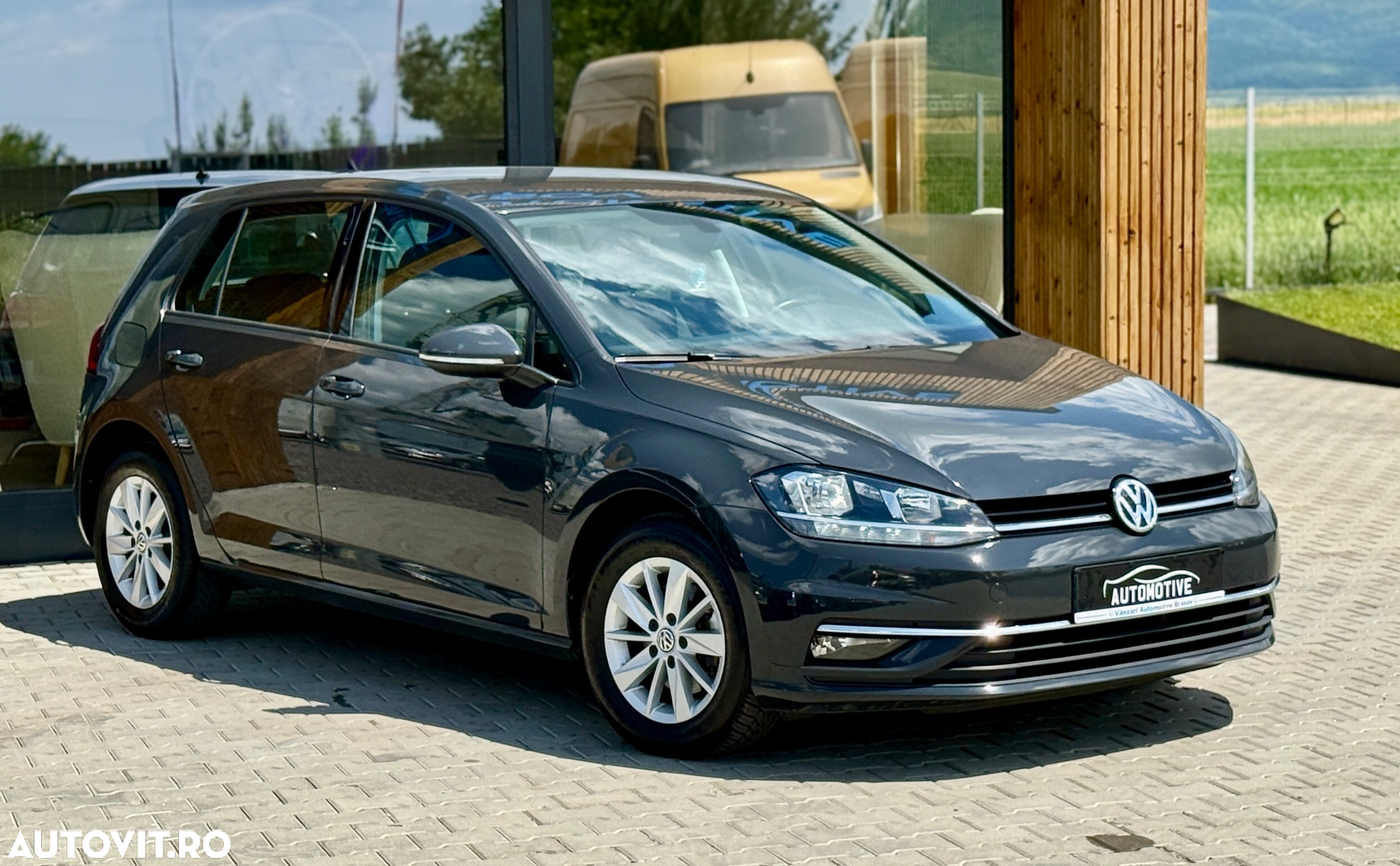 Volkswagen Golf 1.6 TDI Comfortline - 10