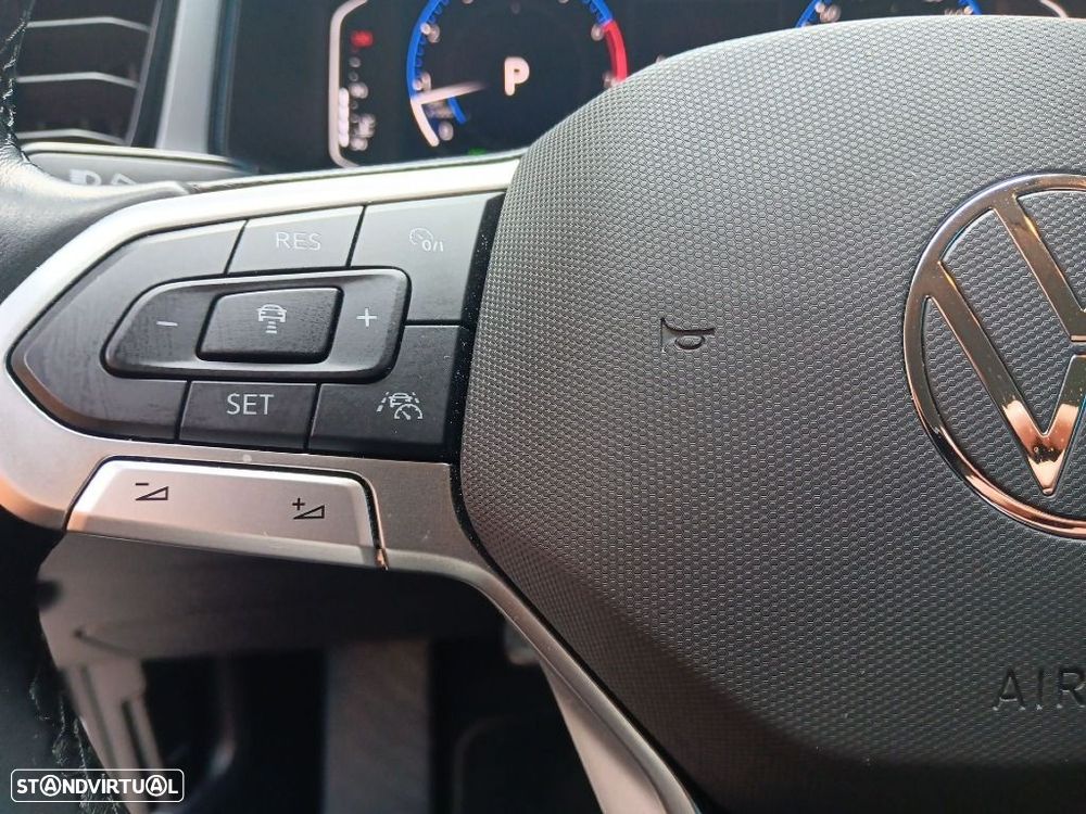 VW T-Roc 1.5 TSI Urban DSG - 17