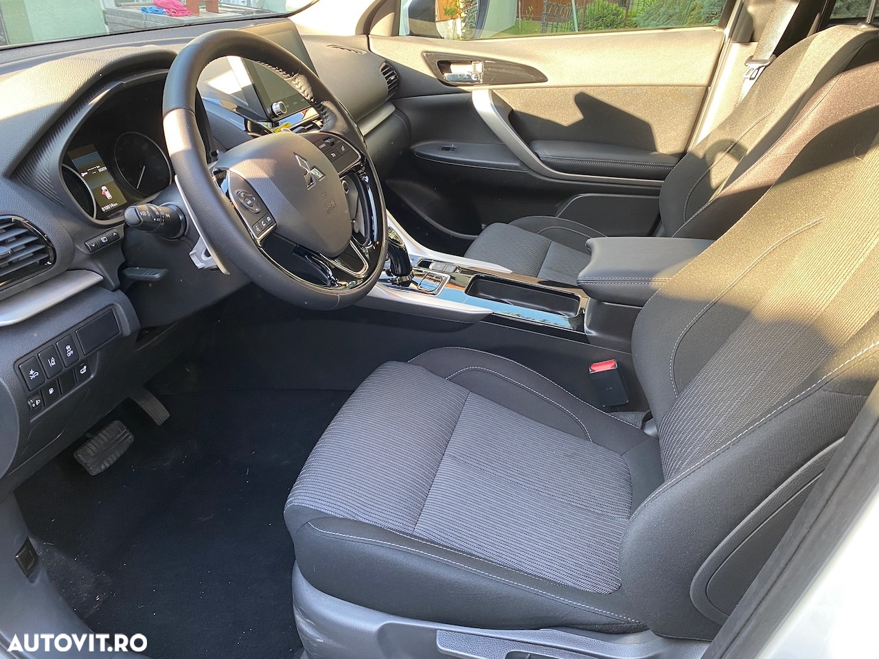 Mitsubishi Eclipse-Cross PHEV Invite - 8