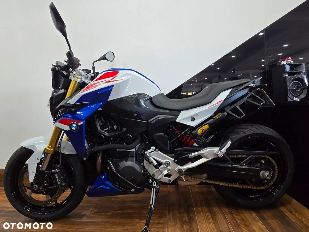 BMW F - 26